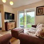 Neon Balaton, Large Botanical Garden, Bicycles, Pet&family Friendly, Outside Kitchen,