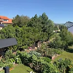 Neon Balaton, Large Botanical Garden, Bicycles, Pet&family Friendly, Outside Kitchen, Lejlighed