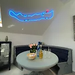Lejlighed Neon Balaton, Large Botanical Garden, Bicycles, Pet&family Friendly, Outside Kitchen,