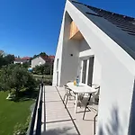 Neon Balaton, Large Botanical Garden, Bicycles, Pet&family Friendly, Outside Kitchen,