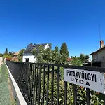 Neon Balaton, Large Botanical Garden, Bicycles, Pet&family Friendly, Outside Kitchen, Lejlighed