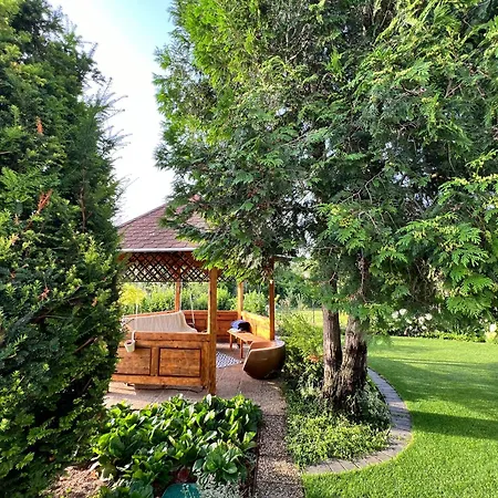 Neon Balaton, Large Botanical Garden, Bicycles, Pet&family Friendly, Outside Kitchen, Апартаменты *