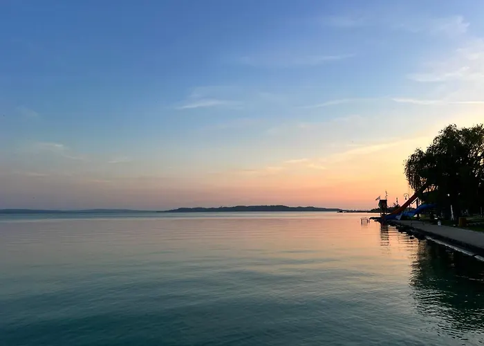 Апартаменты Neon Balaton, Large Botanical Garden, Bicycles, Pet&family Friendly, Outside Kitchen,